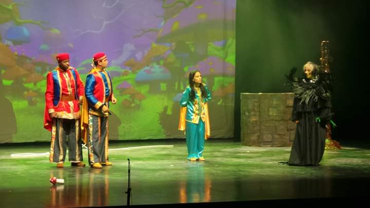 مسرحية  "أثر الفراشة" لعاطف حمداني: رحلة خيالية ممتعة تنير واقع ومستقبل أطفالنا